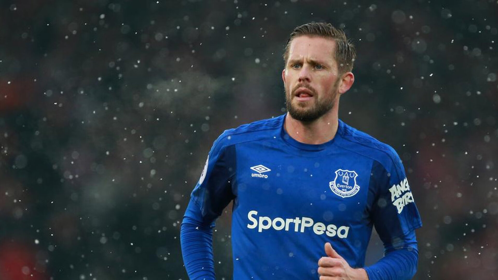 恩波利边后卫频繁插上助攻制造机会，恩波利足球俱乐部